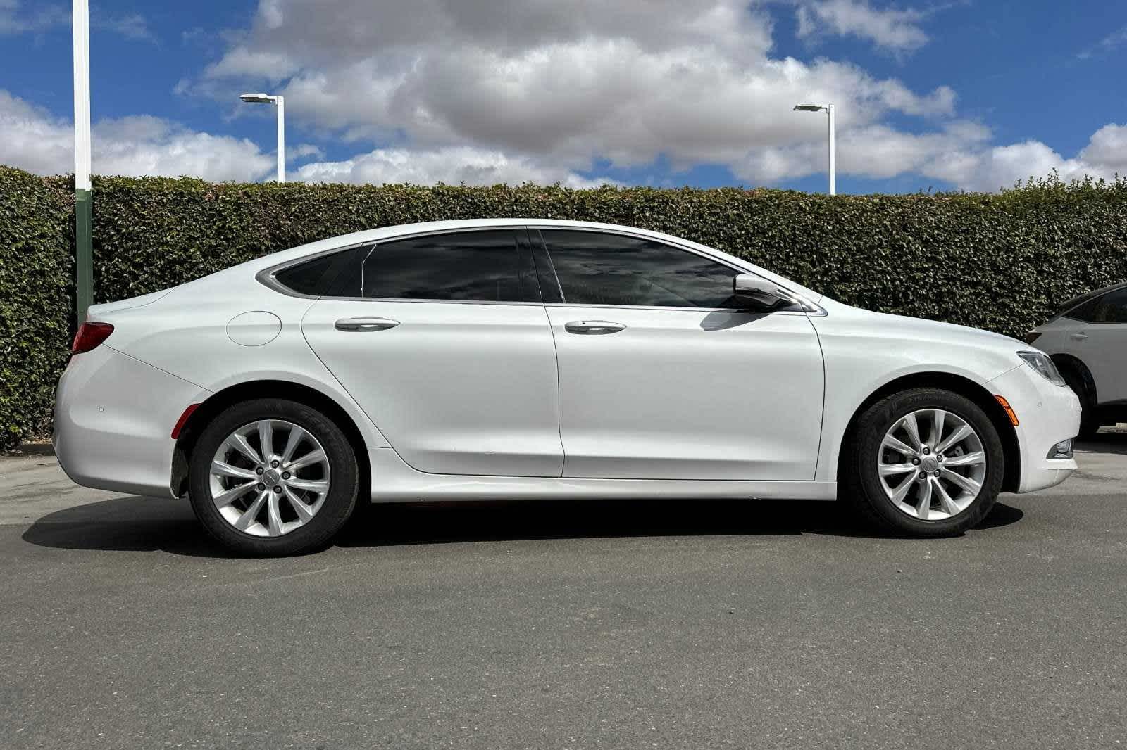 2015 Chrysler 200 C 9