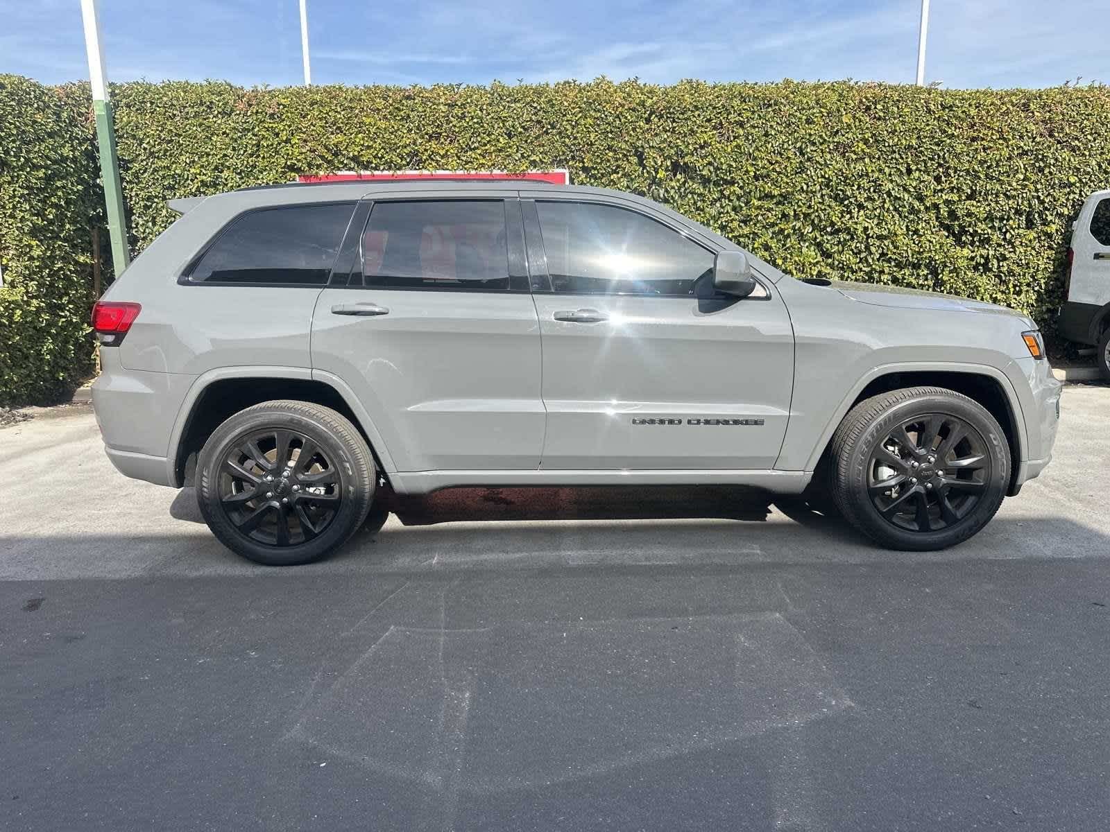 2021 Jeep Grand Cherokee Laredo X 8