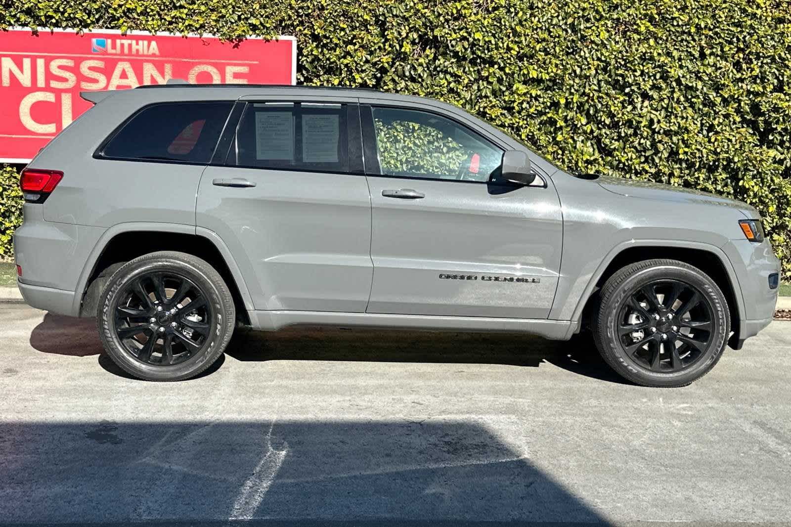 2021 Jeep Grand Cherokee Laredo X 9