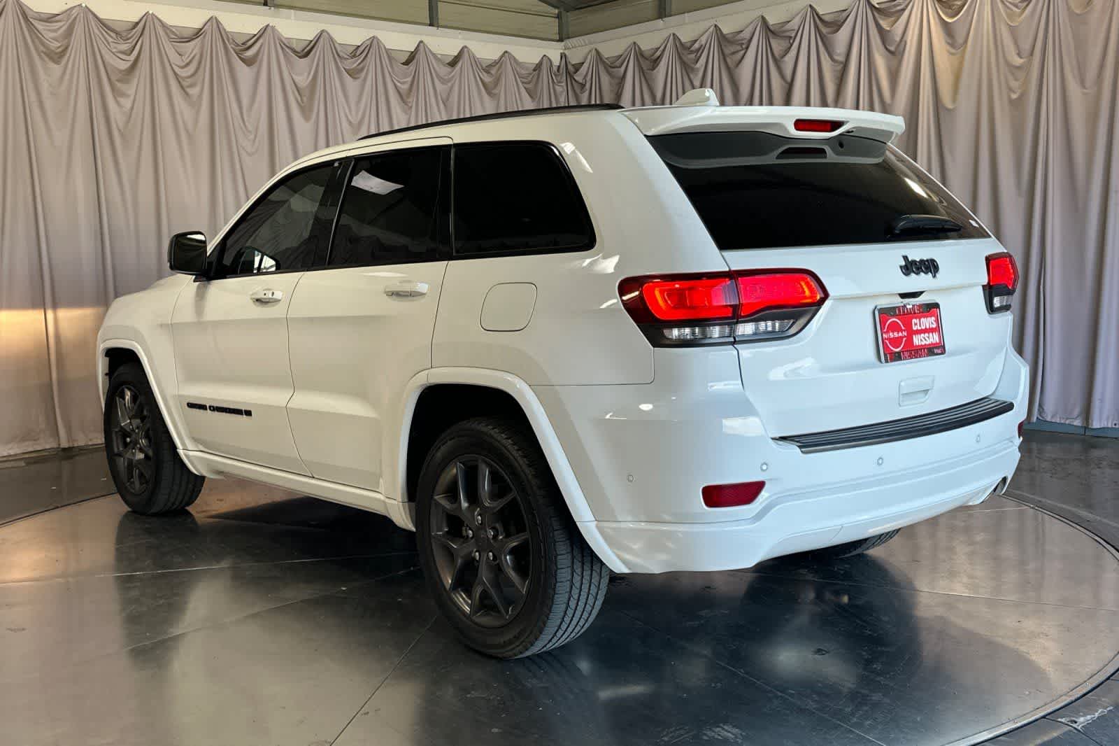 View vehicle photo 7