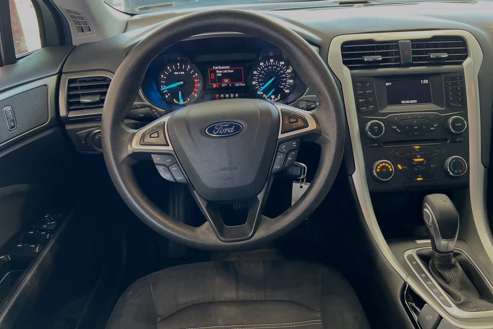 2015 Ford Fusion SE 17