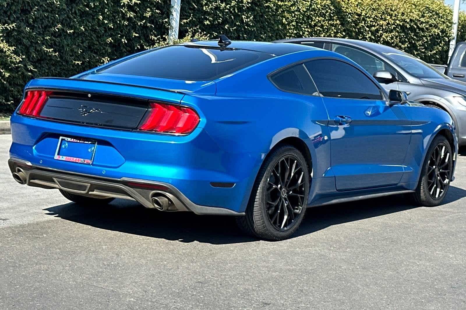 2020 Ford Mustang EcoBoost Premium 3