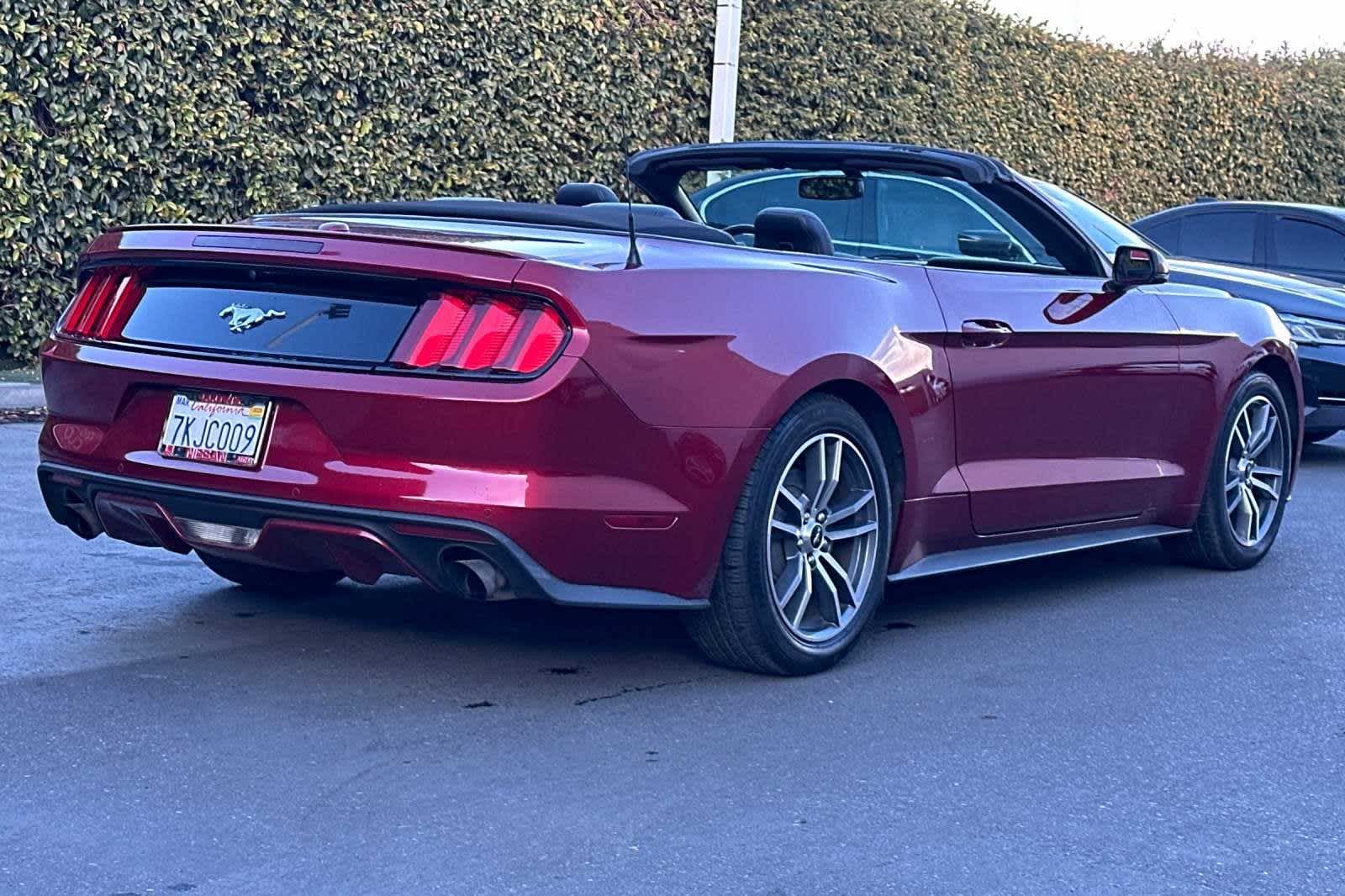 2015 Ford Mustang EcoBoost Premium 3