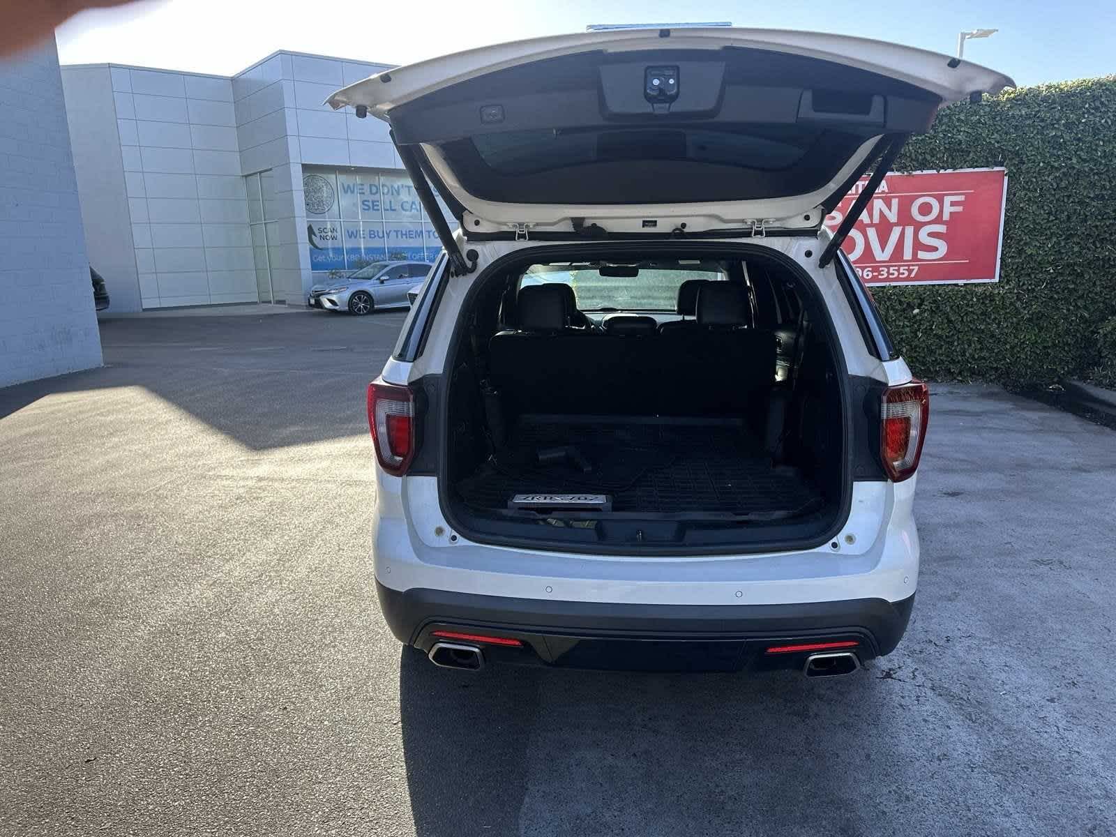 2016 Ford Explorer Sport 33