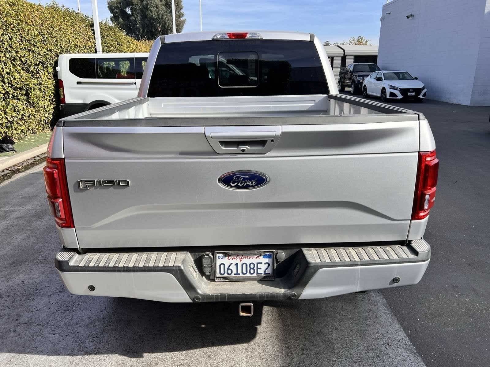 2016 Ford F-150 Lariat 4WD SuperCrew 145 10