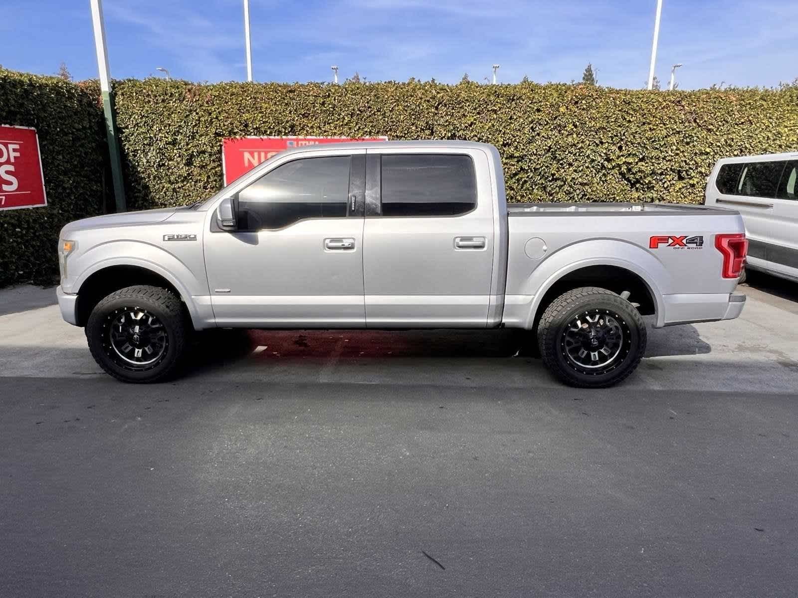 2016 Ford F-150 Lariat 4WD SuperCrew 145 12