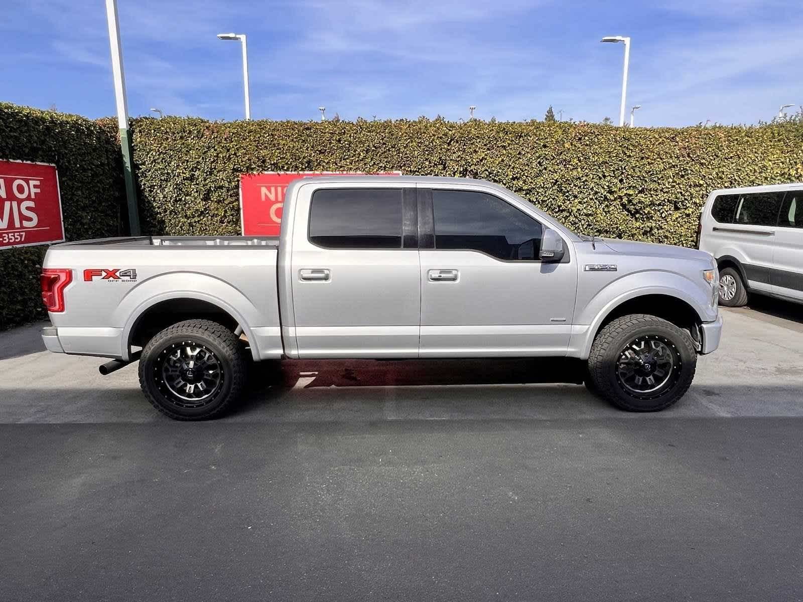 2016 Ford F-150 Lariat 4WD SuperCrew 145 8