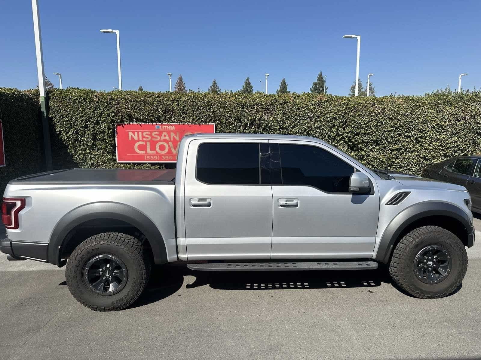 2017 Ford F-150 Raptor 4WD SuperCrew 5.5 Box 8