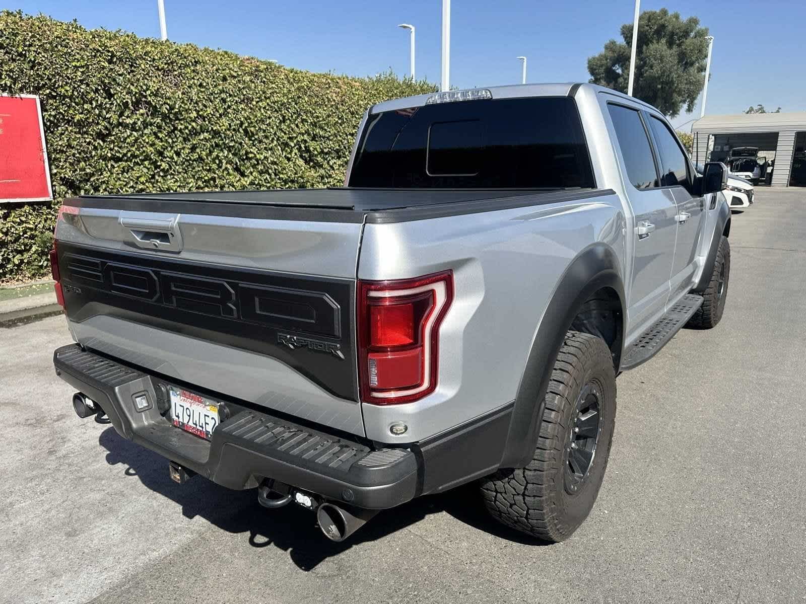 2017 Ford F-150 Raptor 4WD SuperCrew 5.5 Box 9