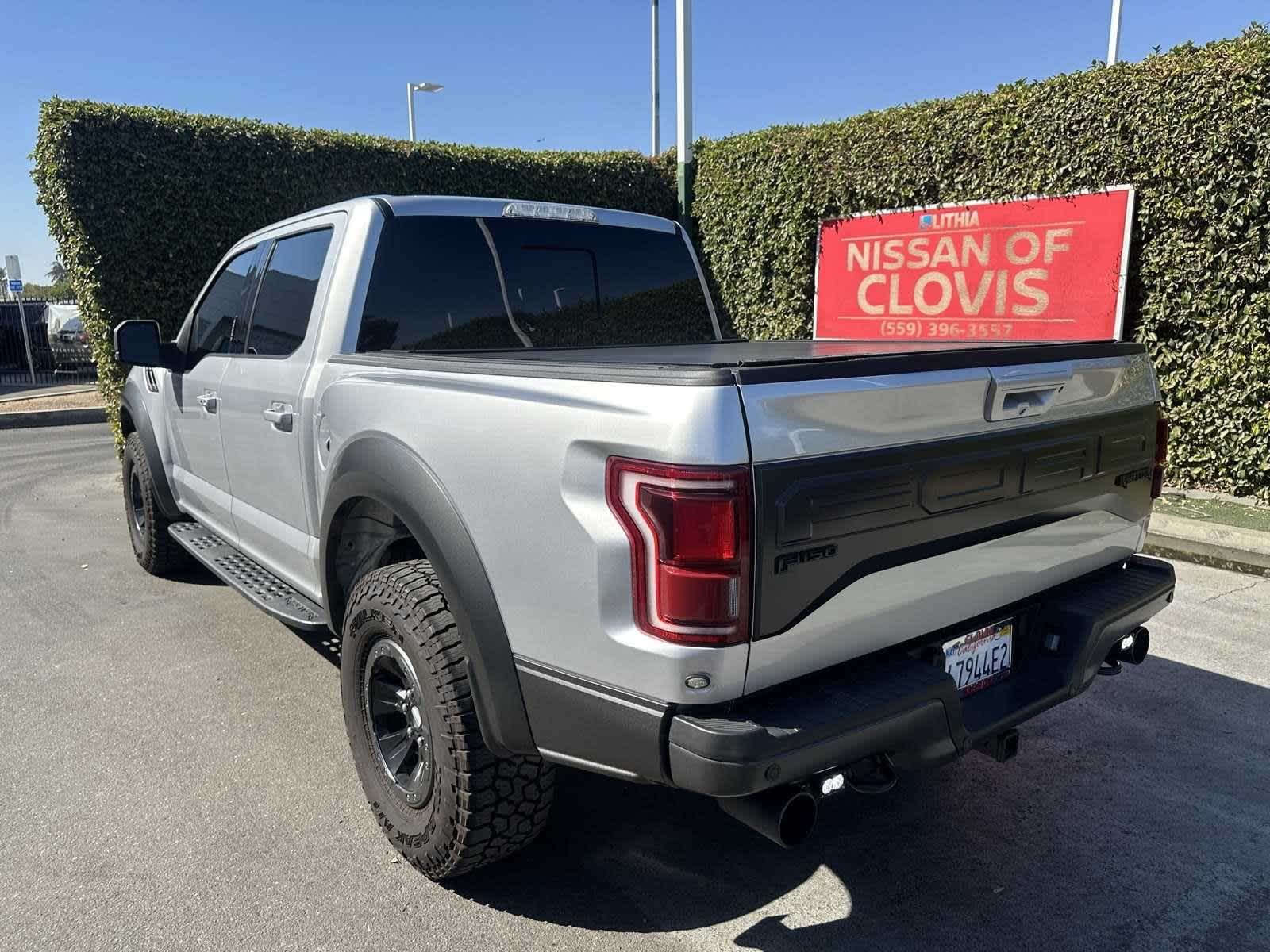 2017 Ford F-150 Raptor 4WD SuperCrew 5.5 Box 3