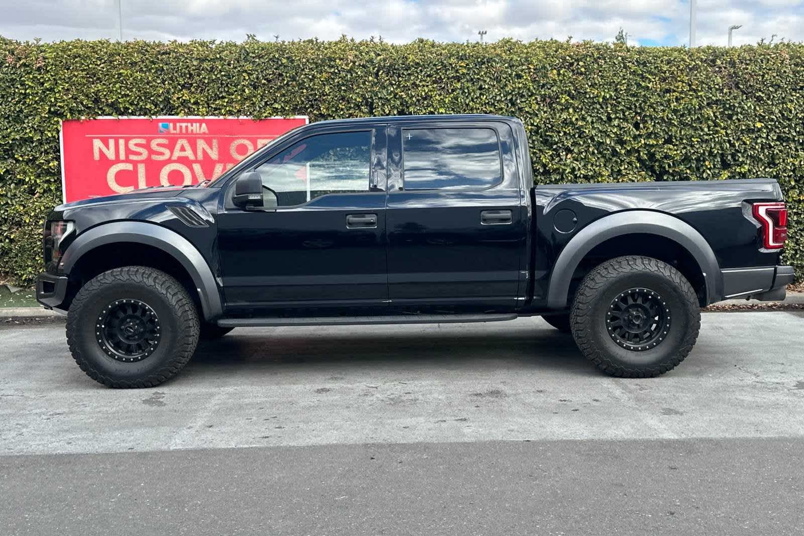 2017 Ford F-150 Raptor 4WD SuperCrew 5.5 Box 6