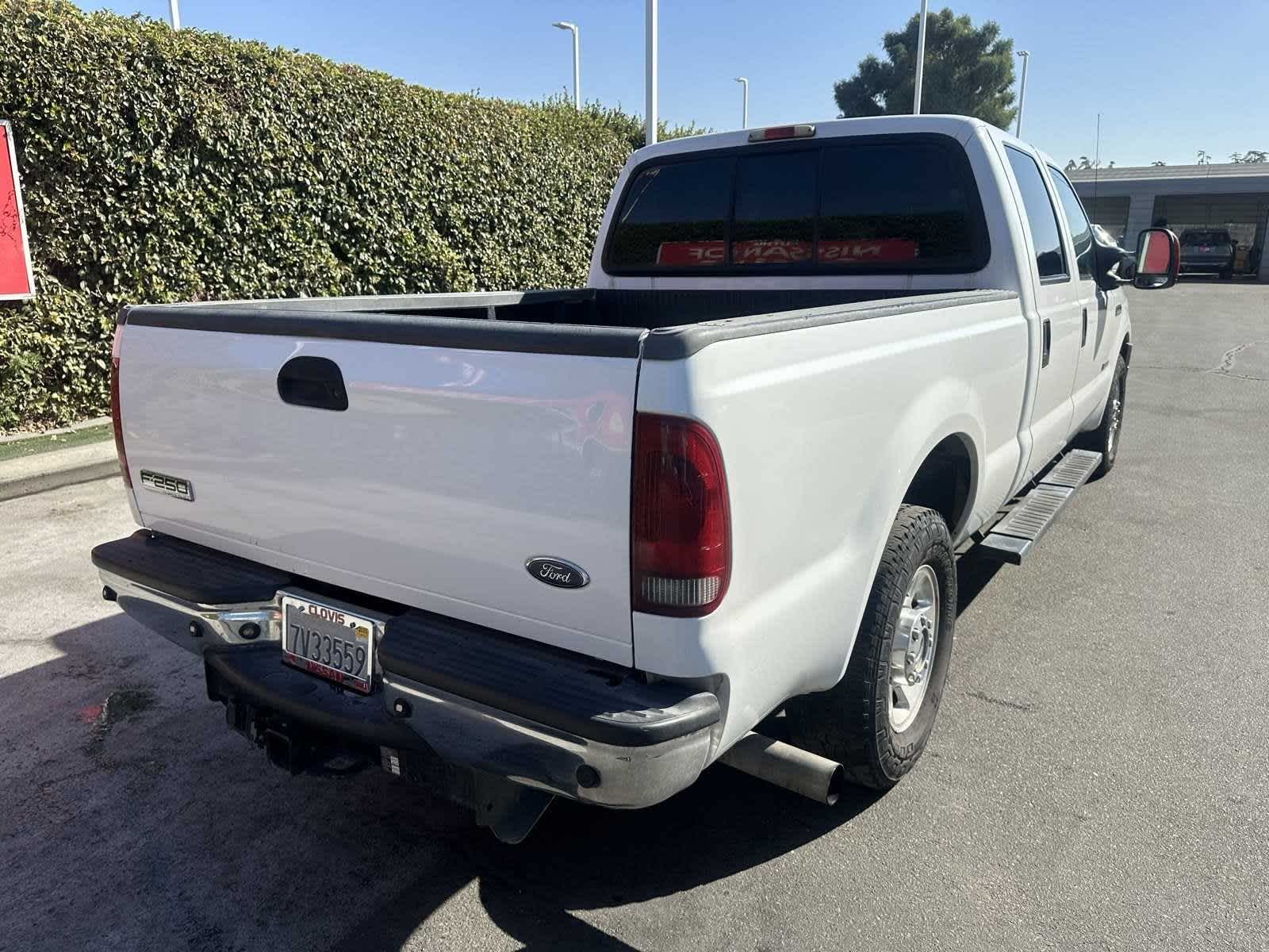 2005 Ford Super Duty F-250 Lariat Crew Cab 156 9