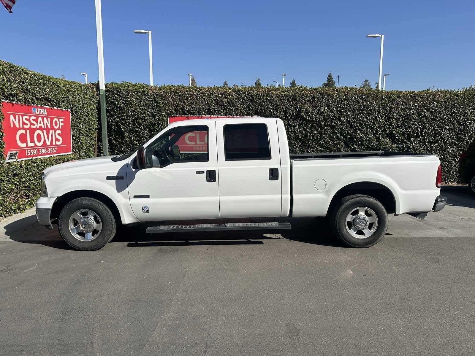 2005 Ford Super Duty F-250 Lariat Crew Cab 156 12