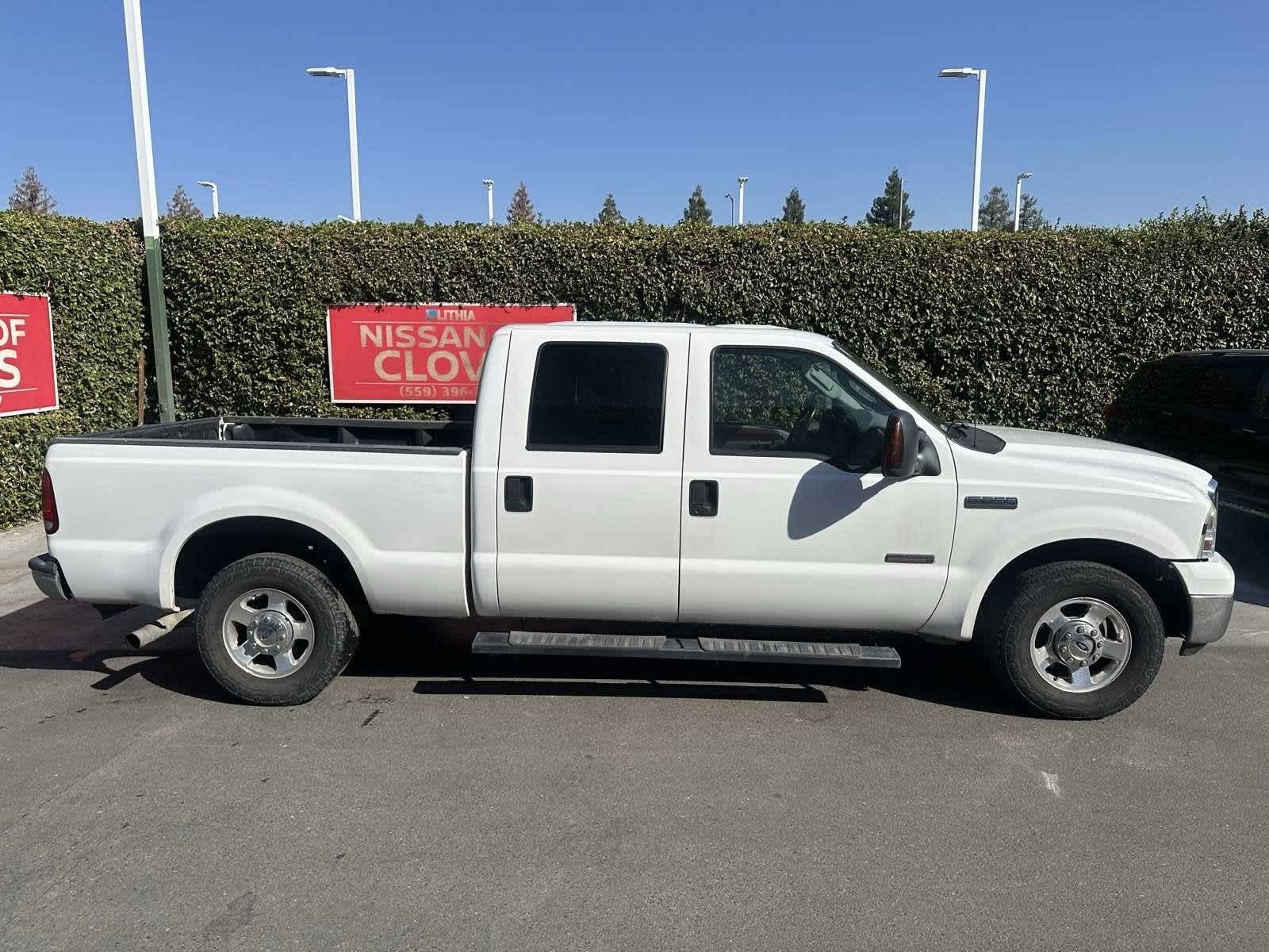 2005 Ford Super Duty F-250 Lariat Crew Cab 156 8