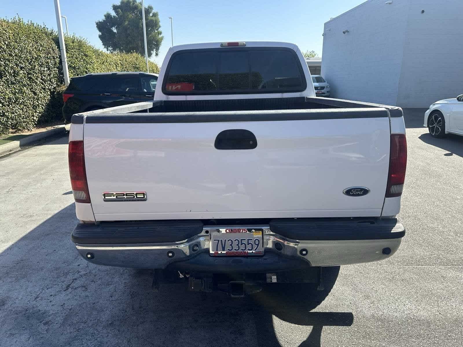 2005 Ford Super Duty F-250 Lariat Crew Cab 156 10