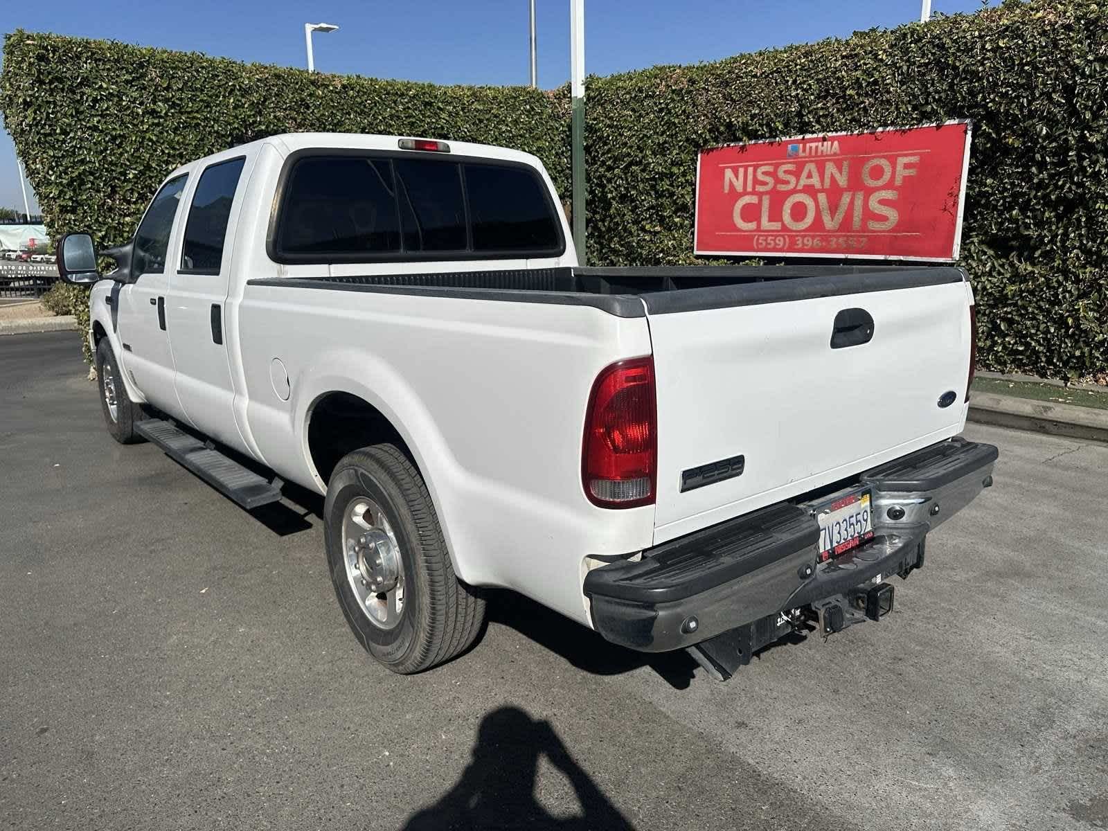 2005 Ford Super Duty F-250 Lariat Crew Cab 156 3