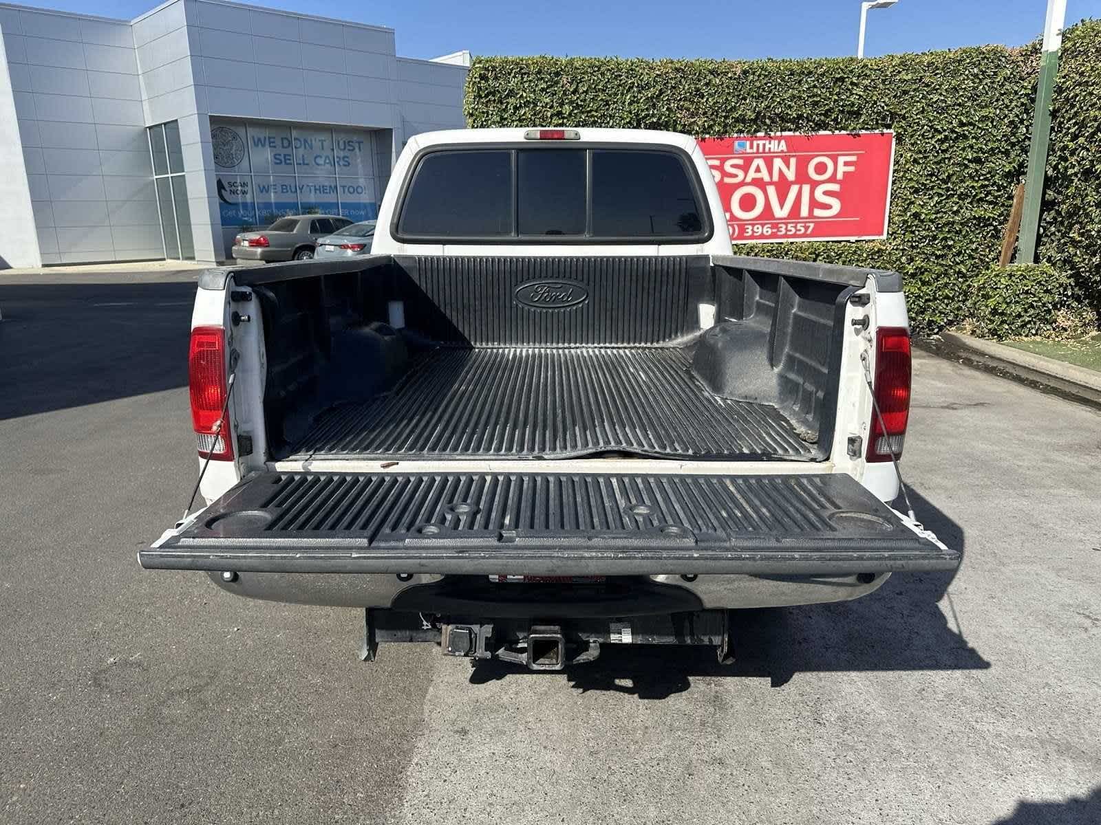 2005 Ford Super Duty F-250 Lariat Crew Cab 156 32