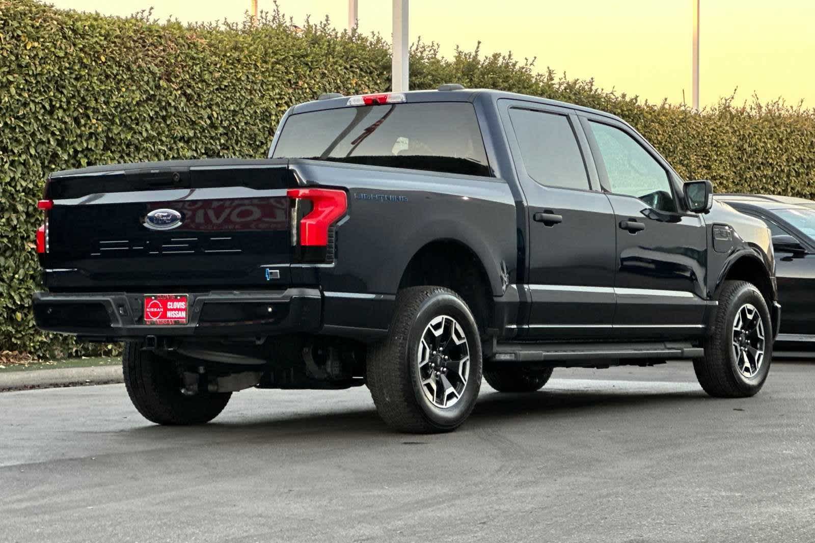 2023 Ford F-150 Lightning XLT 4WD SuperCrew 5.5 Box 3