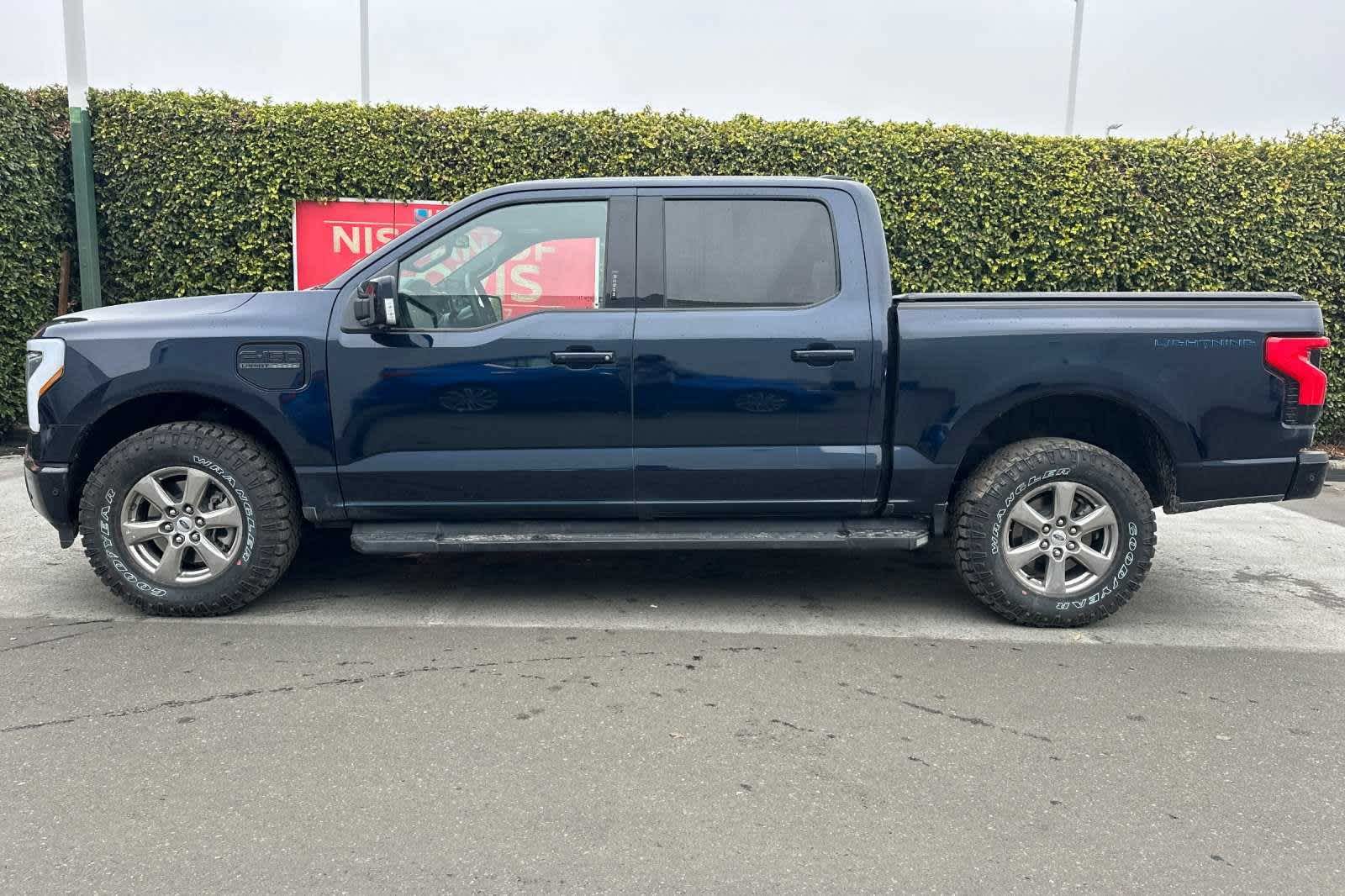 2023 Ford F-150 Lightning LARIAT 4WD SuperCrew 5.5 Box 6