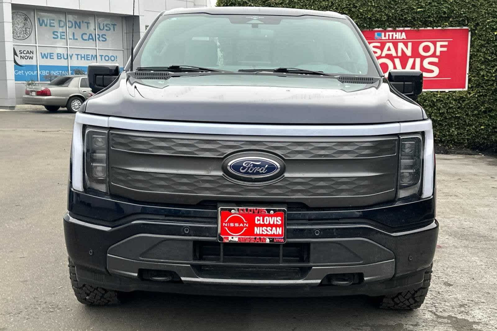 2023 Ford F-150 Lightning LARIAT 4WD SuperCrew 5.5 Box 11