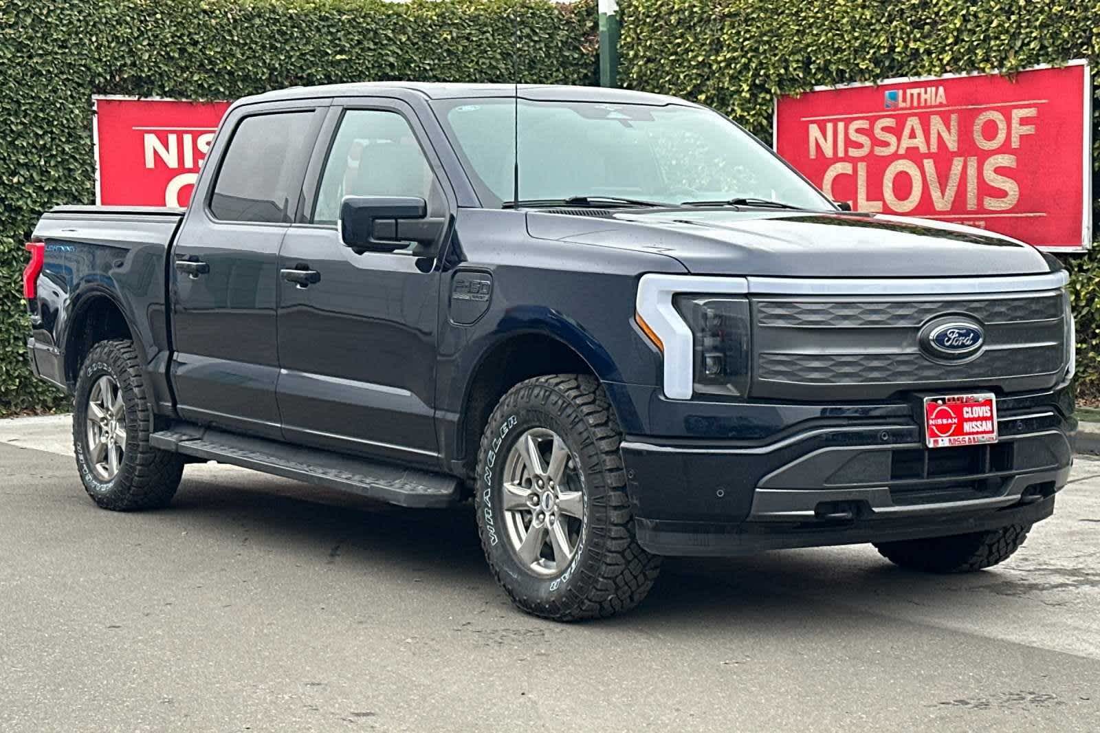 2023 Ford F-150 Lightning LARIAT 4WD SuperCrew 5.5 Box 10