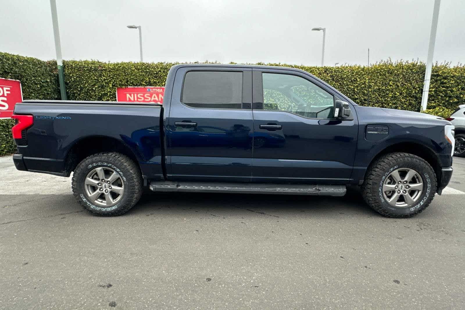 2023 Ford F-150 Lightning LARIAT 4WD SuperCrew 5.5 Box 9