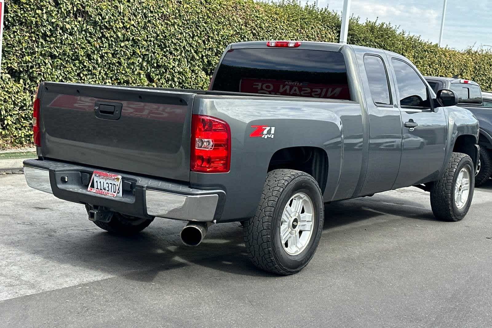 2011 Chevrolet Silverado 1500 LT 4WD Ext Cab 143.5 3