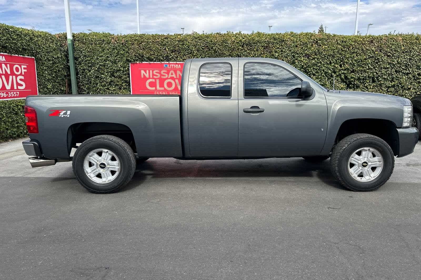 2011 Chevrolet Silverado 1500 LT 4WD Ext Cab 143.5 9