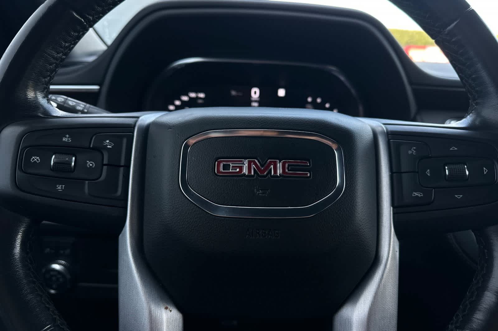 2022 GMC Yukon SLE 25