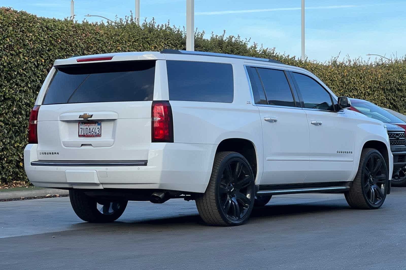 2016 Chevrolet Suburban LTZ 3