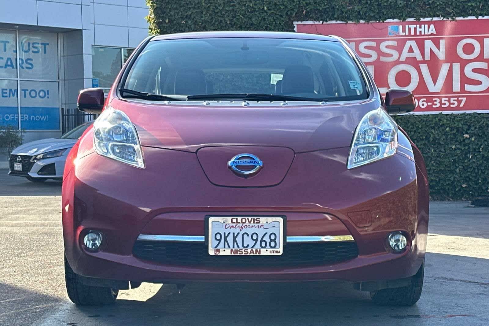 2015 Nissan LEAF SL 11