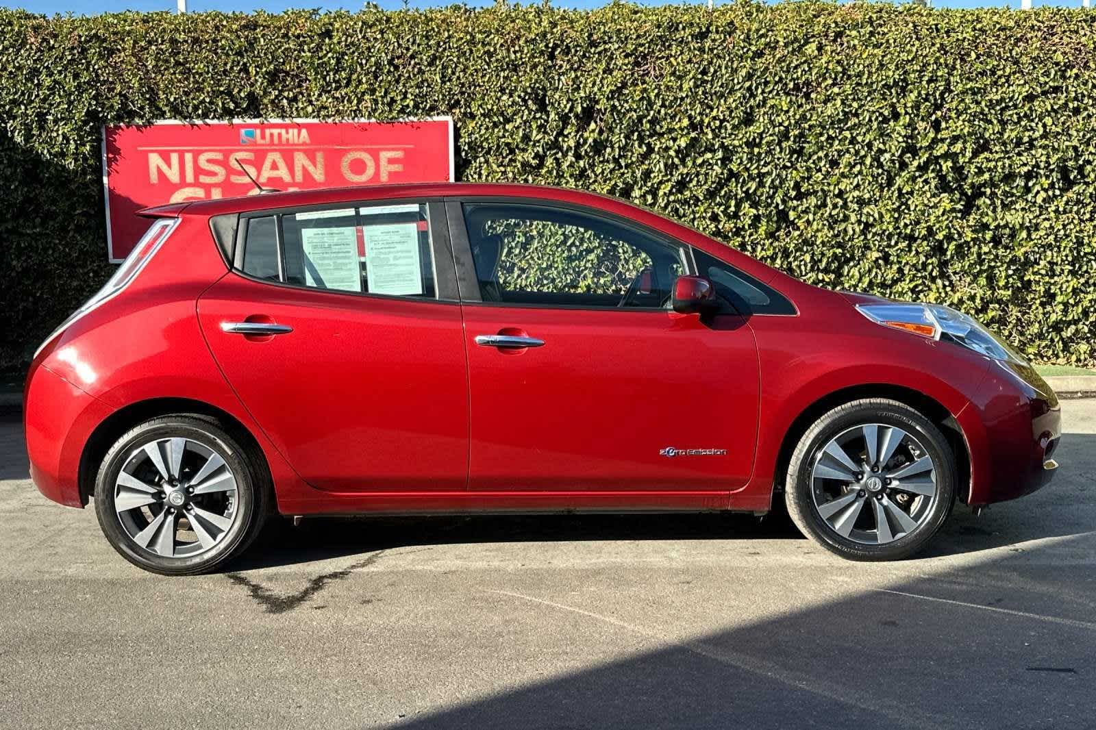 2015 Nissan LEAF SL 9