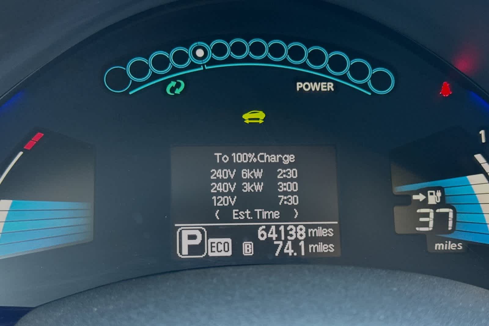 2015 Nissan LEAF SL 28