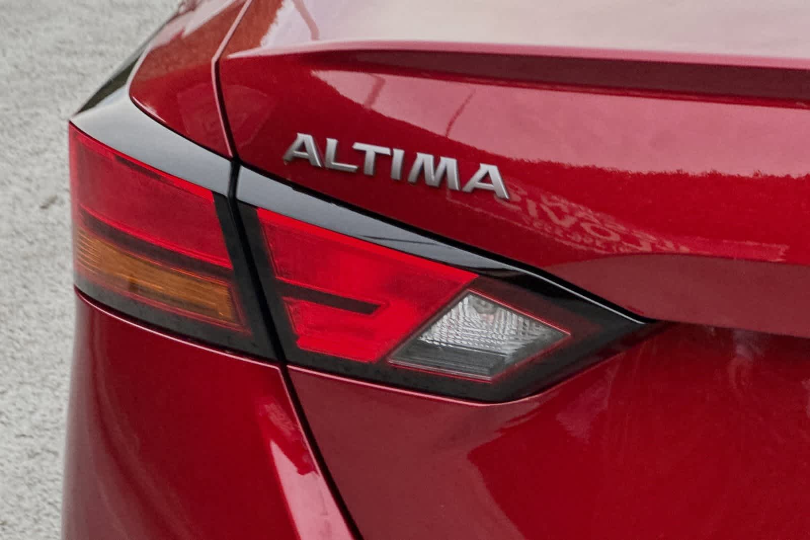 2025 Nissan Altima SR 13