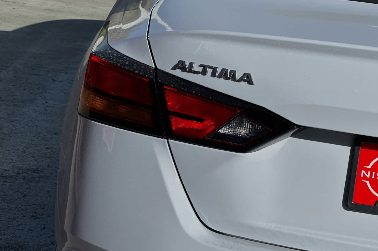 2025 Nissan Altima SR 13