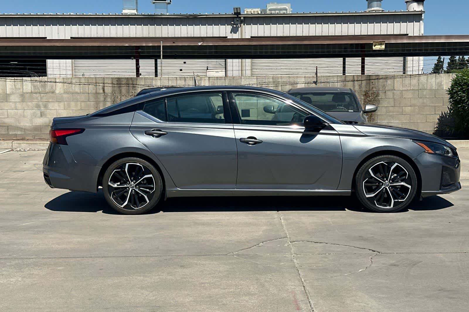 2023 Nissan Altima SR - Photo 9