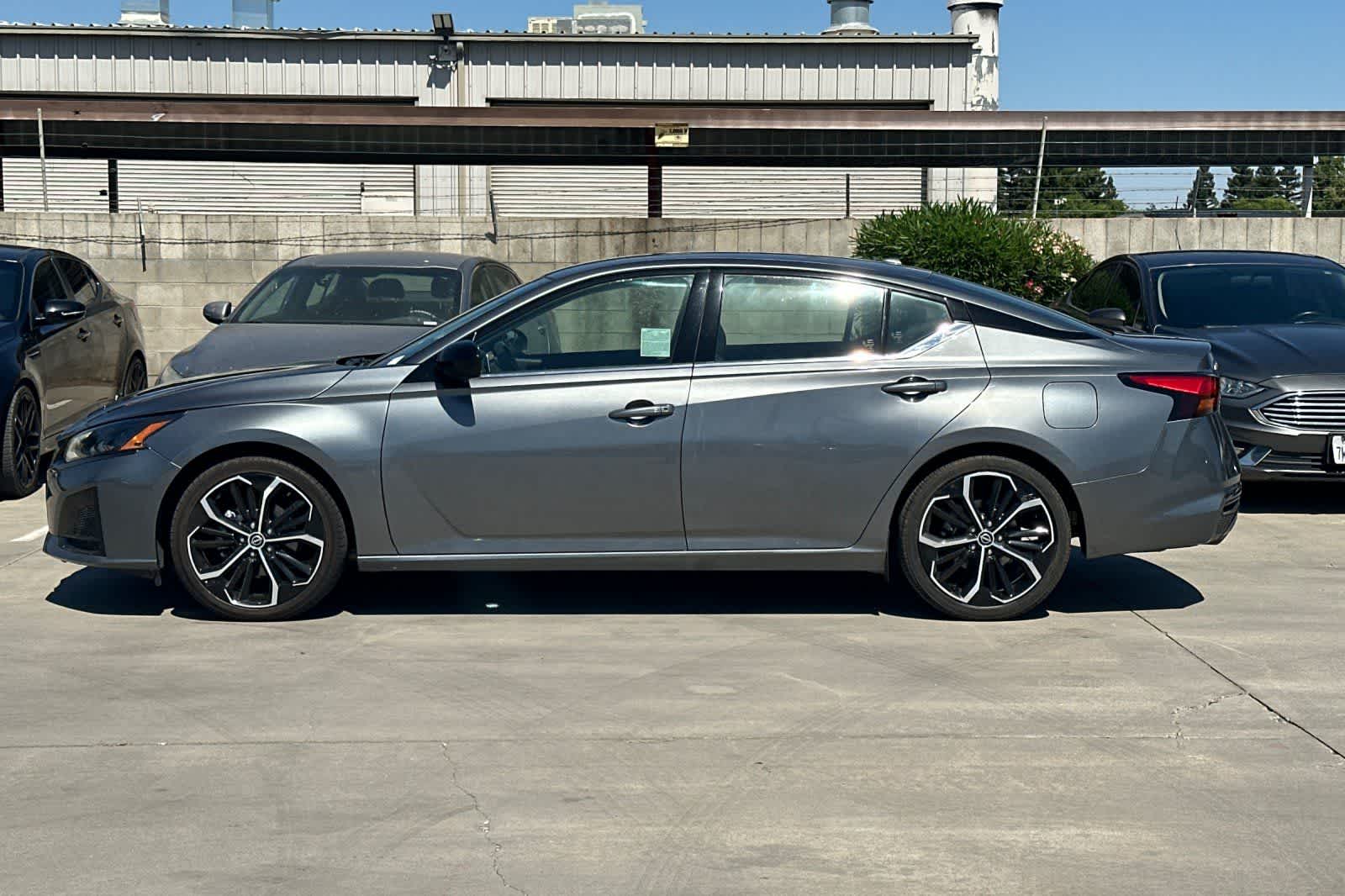 2023 Nissan Altima SR - Photo 6