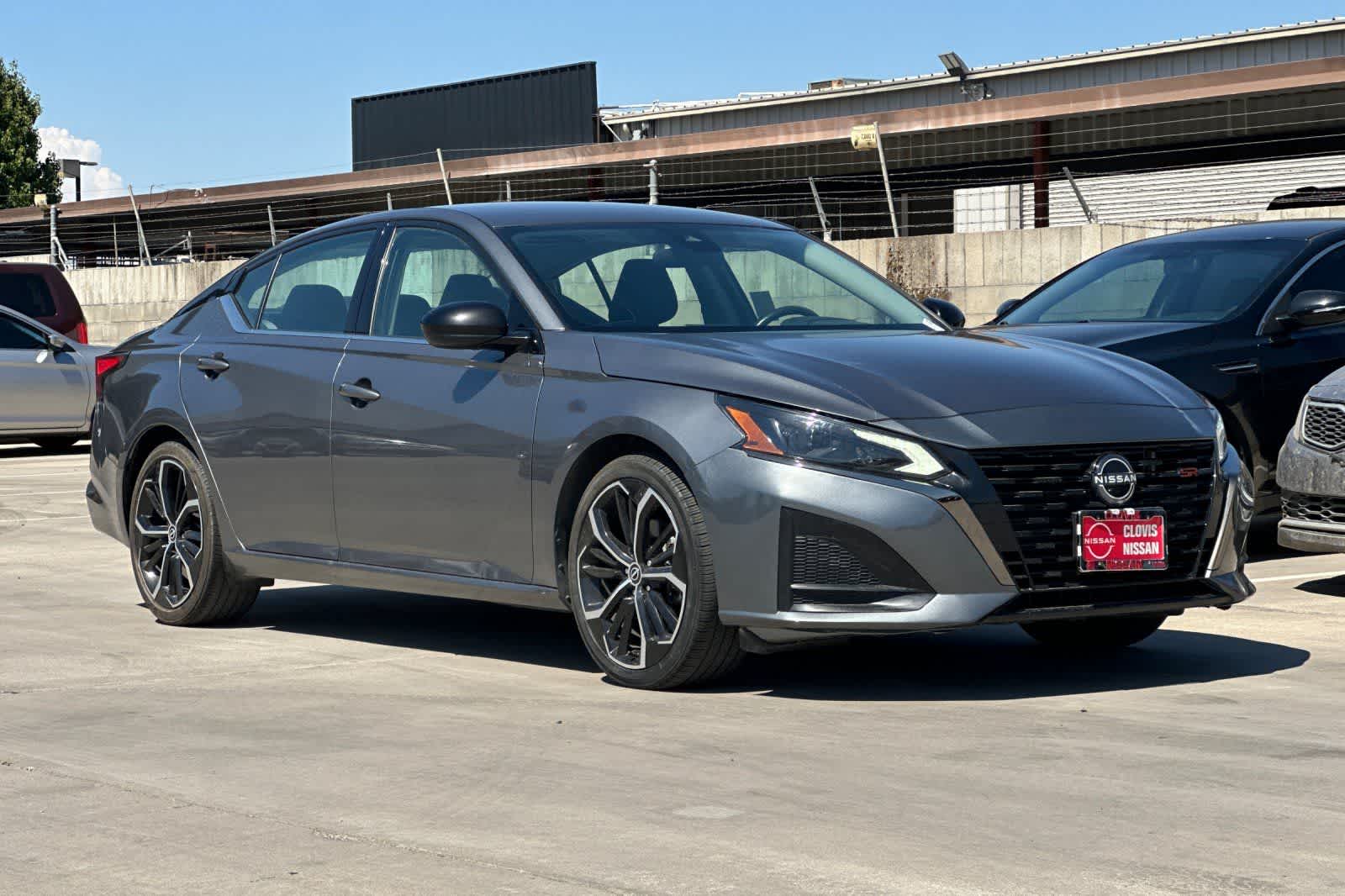 2023 Nissan Altima SR - Photo 10