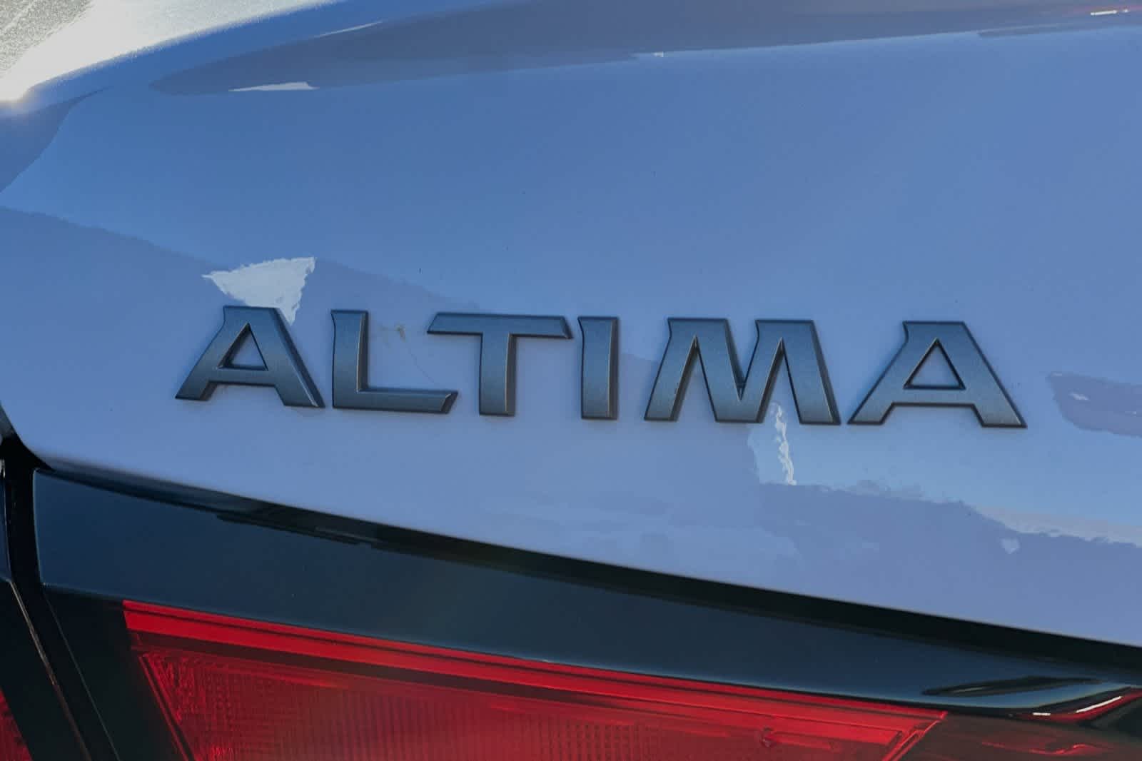 2025 Nissan Altima SR 13