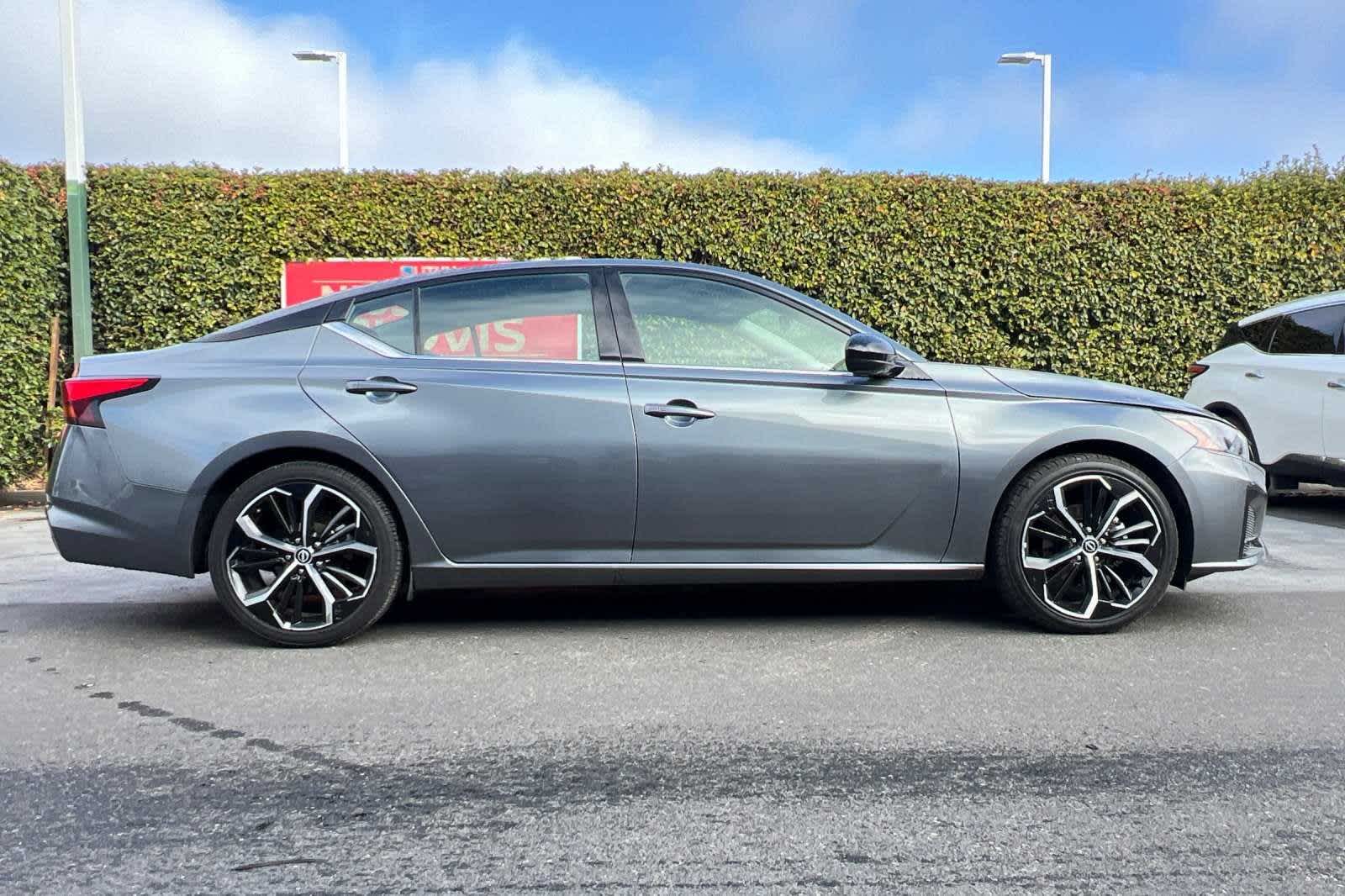 2023 Nissan Altima 2.5 SR 10