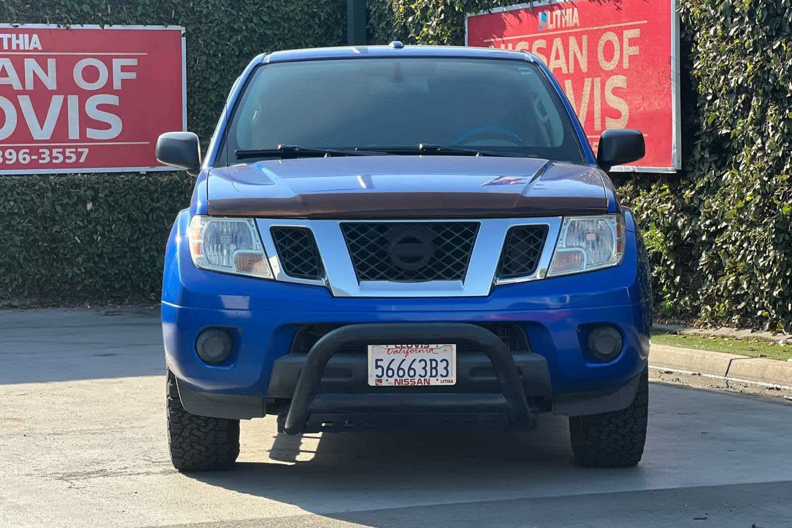 2015 Nissan Frontier SV 2WD Crew Cab SWB Auto 11