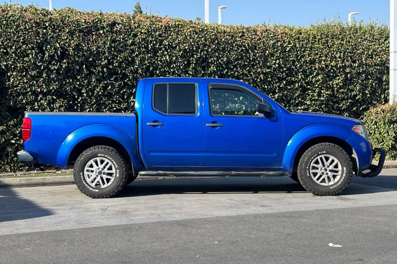 2015 Nissan Frontier SV 2WD Crew Cab SWB Auto 9