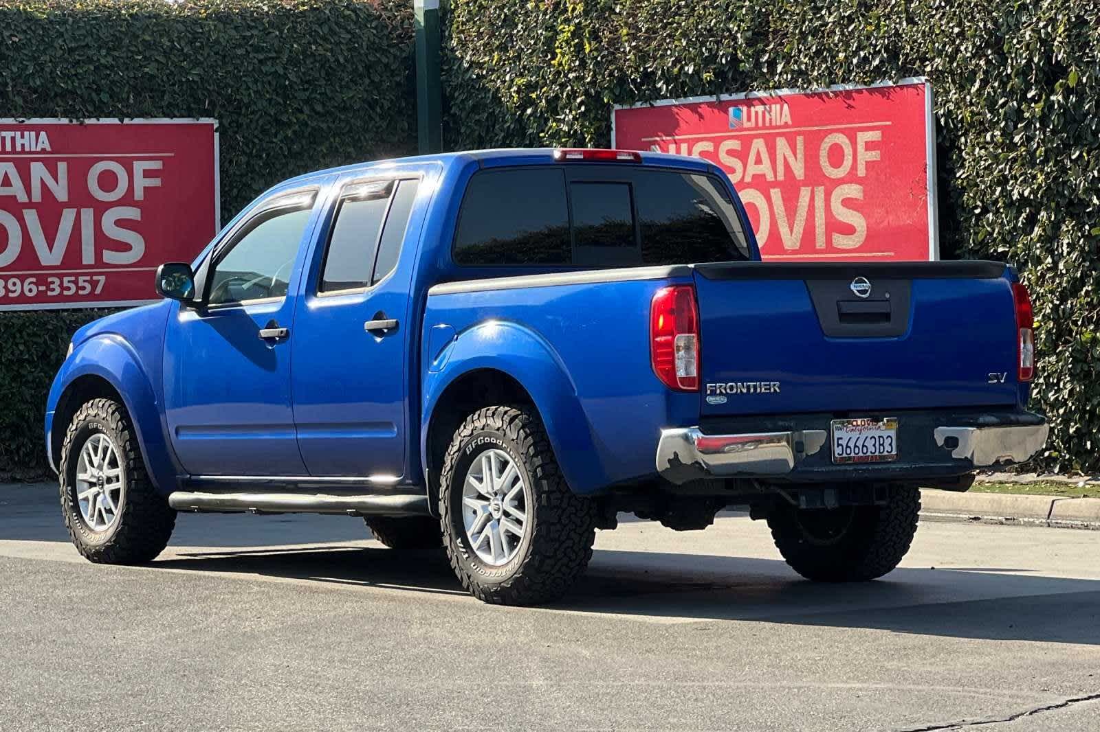 2015 Nissan Frontier SV 2WD Crew Cab SWB Auto 7