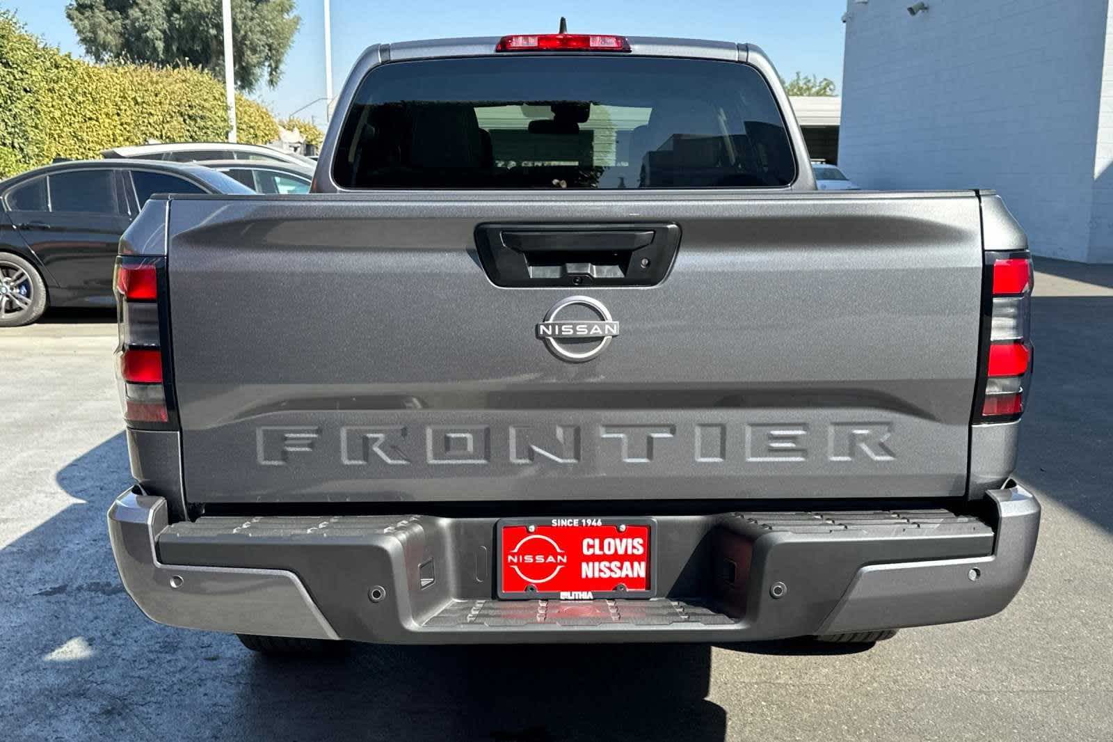 2025 Nissan Frontier SV Crew Cab 4x2 8