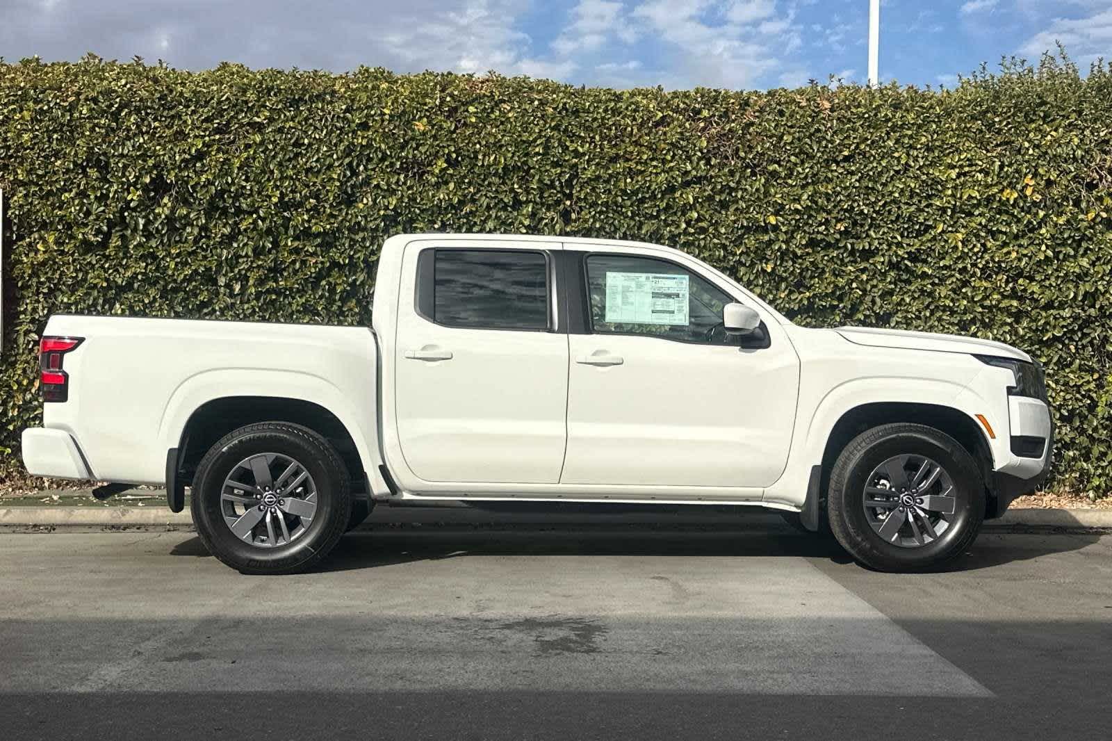 2025 Nissan Frontier SV Crew Cab 4x2 9