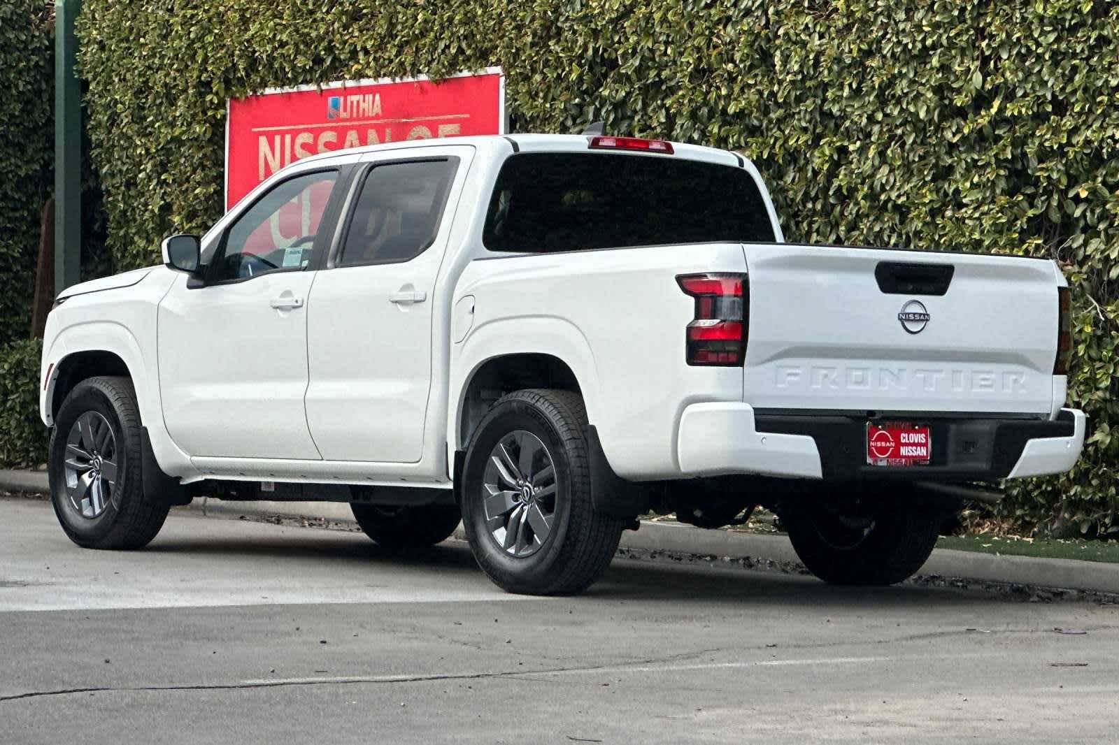 2025 Nissan Frontier SV Crew Cab 4x2 7