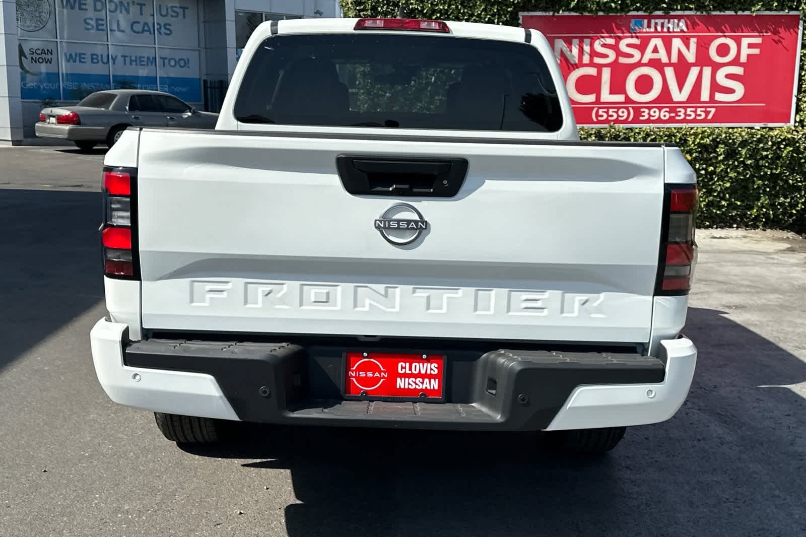 2025 Nissan Frontier SV Crew Cab 4x2 8