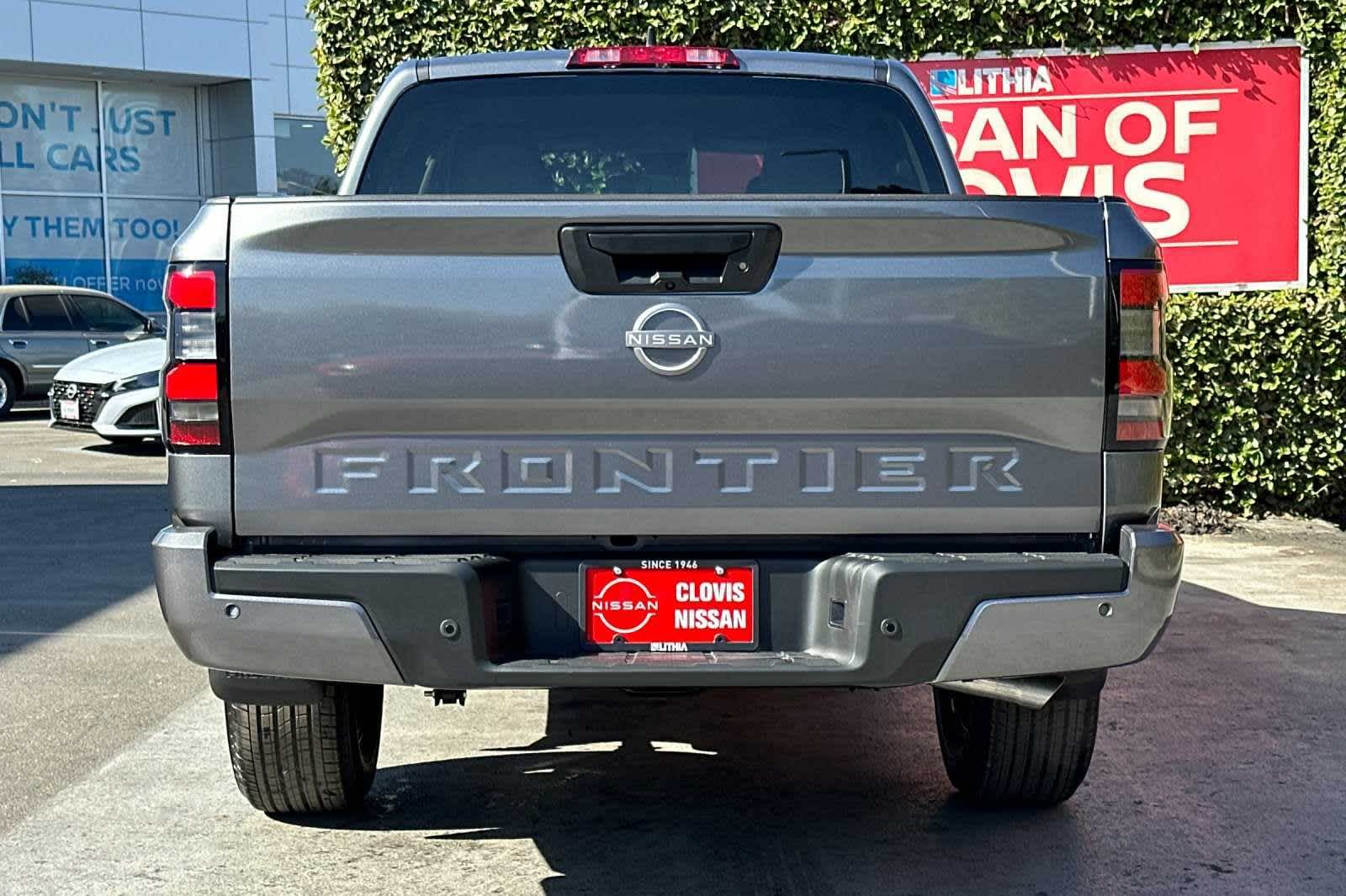 2025 Nissan Frontier SV Crew Cab 4x2 8