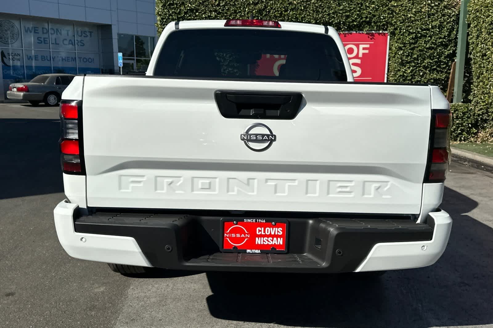 2025 Nissan Frontier SV Crew Cab 4x2 8