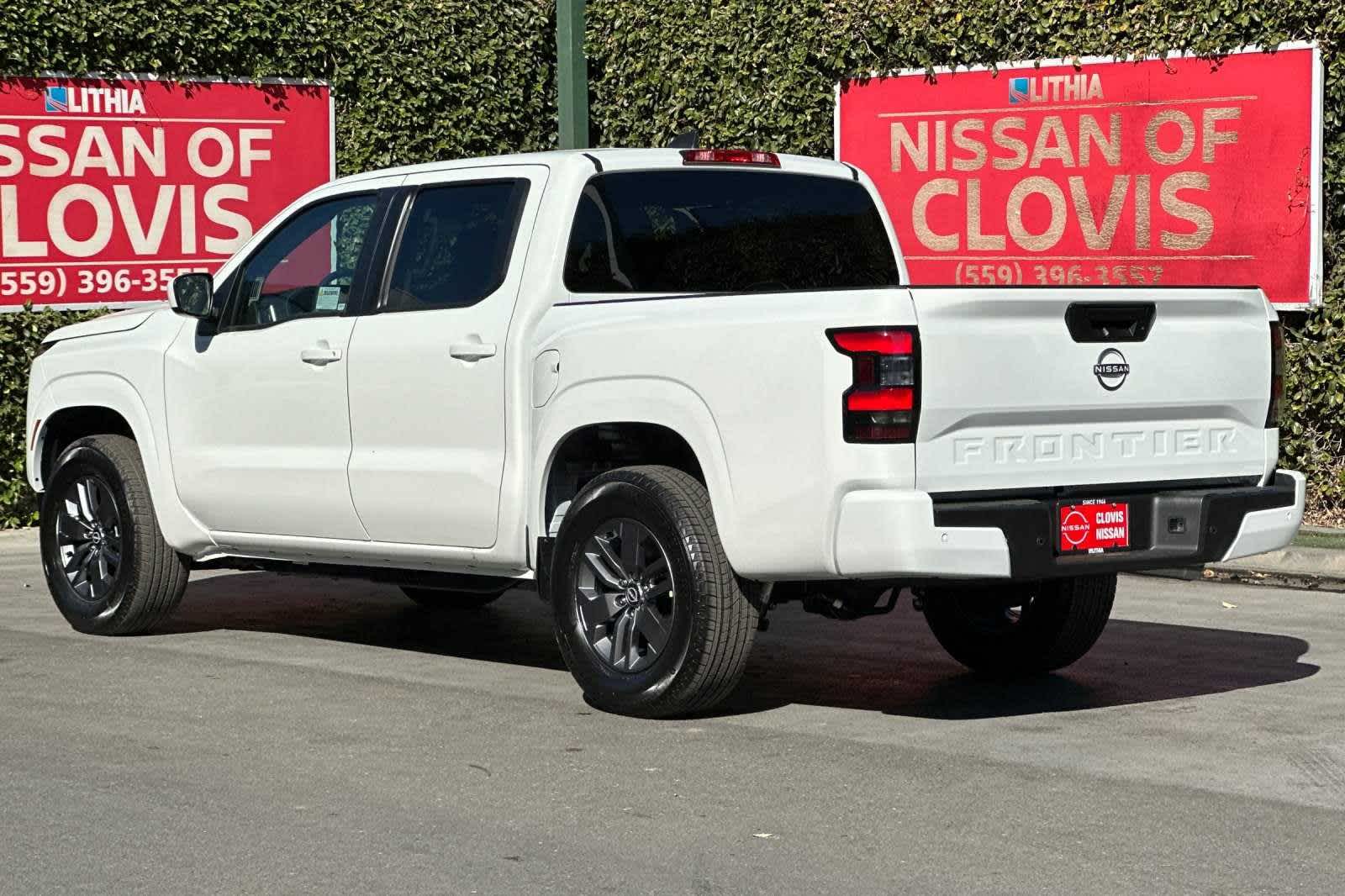 2025 Nissan Frontier SV Crew Cab 4x2 7